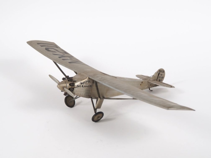 Reproduction du Spirit of St Louis.  Dim. 9 x 49 x 30 cm