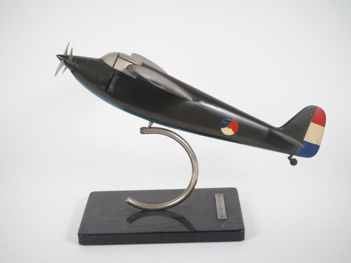 Avion bureau KOOKHOVEN FK 56.  Dim. 30 x 48,5 x 48,5 cm