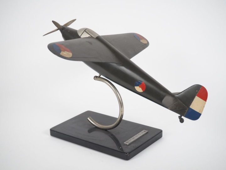 Avion bureau KOOKHOVEN FK 56.  Dim. 30 x 48,5 x 48,5 cm