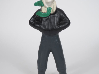 Vente aux enchères Sujet en plâtre polychrome "le pilote". H. 32 cm