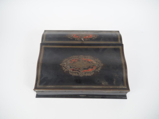 Vente aux enchères Ecritoire de voyage Napoléon III en marqueterie boulle ouvrant à un ab
