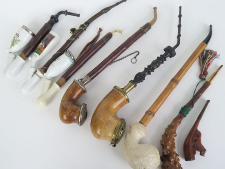 Collection de 9 différentes pipes en bois, corne, écume de mer et bois