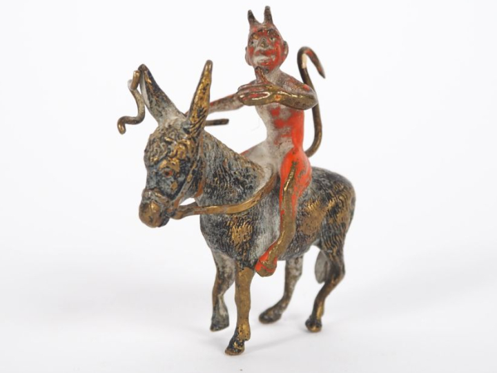 Sujet en plomb polychrome de Vienne, "Satyre sur une mûle". Dim. 6 x 5