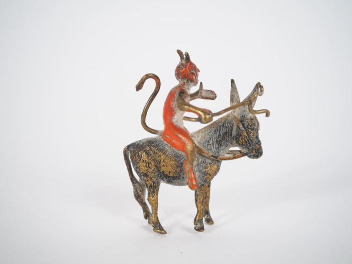 Sujet en plomb polychrome de Vienne, "Satyre sur une mûle". Dim. 6 x 5
