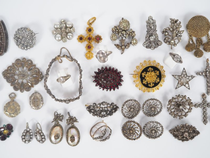 Ensemble de bijoux fantaisie Napoléon III en argent, métal argenté, st