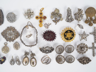 Vente aux enchères Ensemble de bijoux fantaisie Napoléon III en argent, métal argenté, st