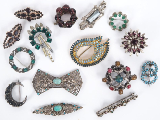 Vente aux enchères 15 différentes broches en métal argenté ou doré et imitation de diaman