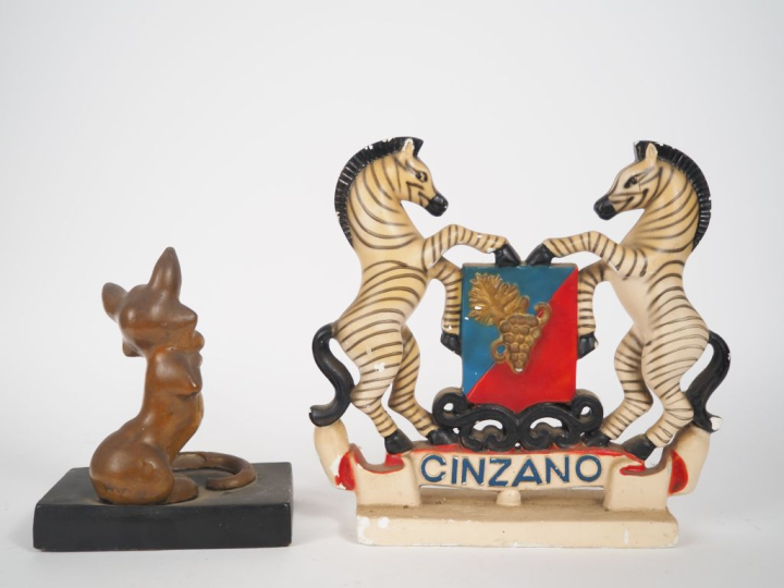 2 mascottes publicitaires, "Cinzano" et "PPZ". Dim. 31 x 32 cm. Dim. 2