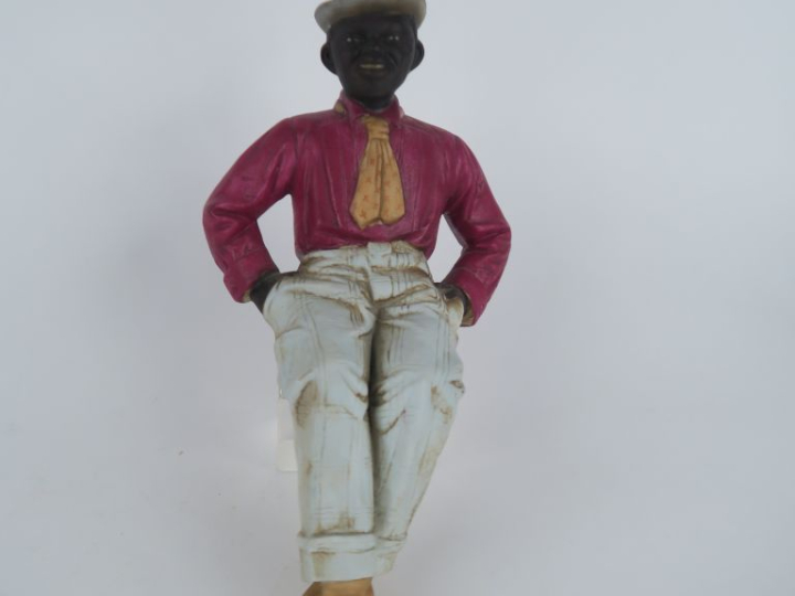 Sujet 1900 en biscuit polychrome, "jeune homme les mains dans les poch