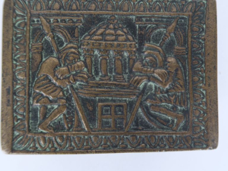 Vente aux enchères MAX LE VERRIER. "Gardiens du temple". Boîte couverte en bronze, signée