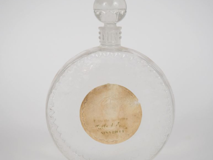 LALIQUE. Flacon de parfum Nina RICCI. Signé. H. 17 cm.