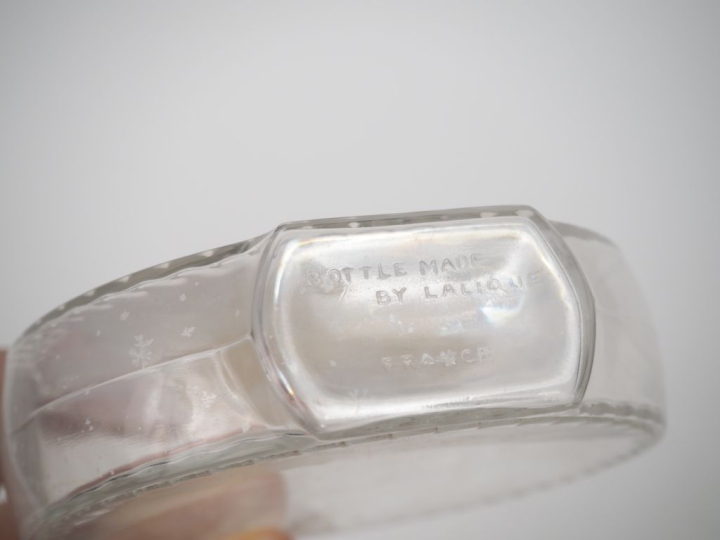 LALIQUE. Flacon de parfum Nina RICCI. Signé. H. 17 cm.