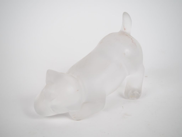 LALIQUE France. Sujet en cristal, "chiot". Signé. Dim. 12 x 10 x 8 cm.
