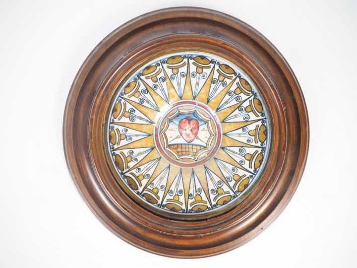 Assiette XVIème en faïence italienne lustrée à décor émaillé polychrom