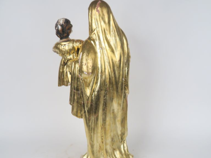 Ecole française XVIIIème. "Vierge à l'enfant". Sculpture en bois polyc