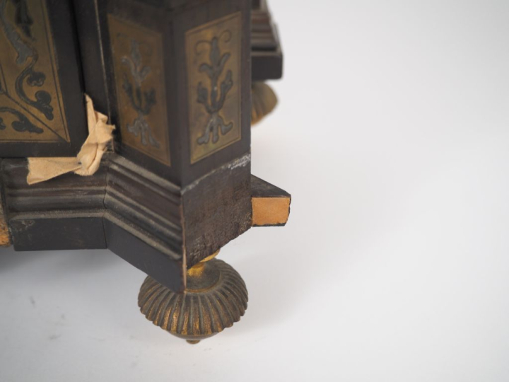 Pendule religieuse Napoléon III de style Louis XIV en marqueterie Boul