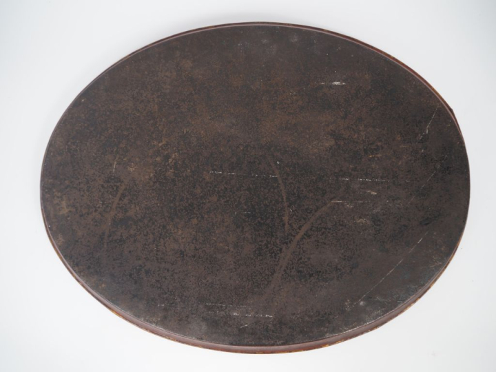 Plateau début XIXème en tôle polychrome à décor de paysages sur fond r