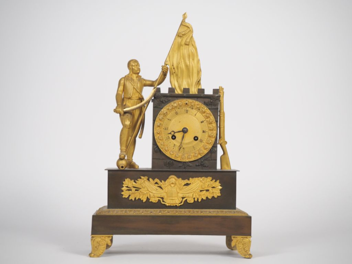 Pendule Restauration "au combattant de Missolonghi" en bronze doré et 