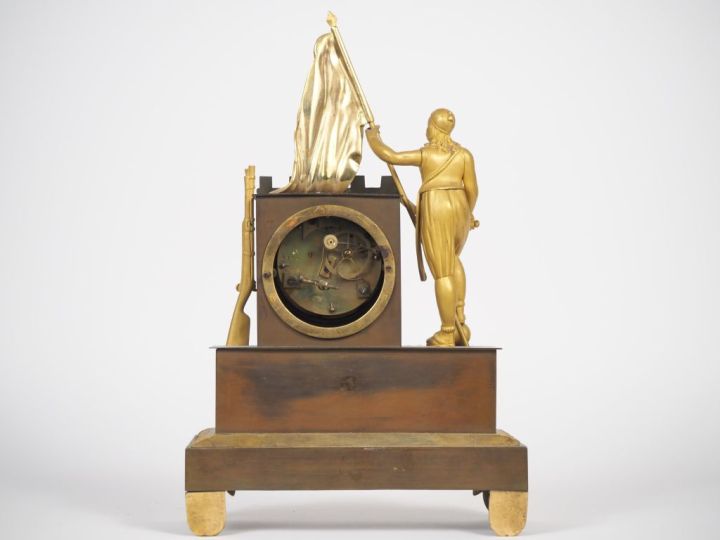 Pendule Restauration "au combattant de Missolonghi" en bronze doré et 