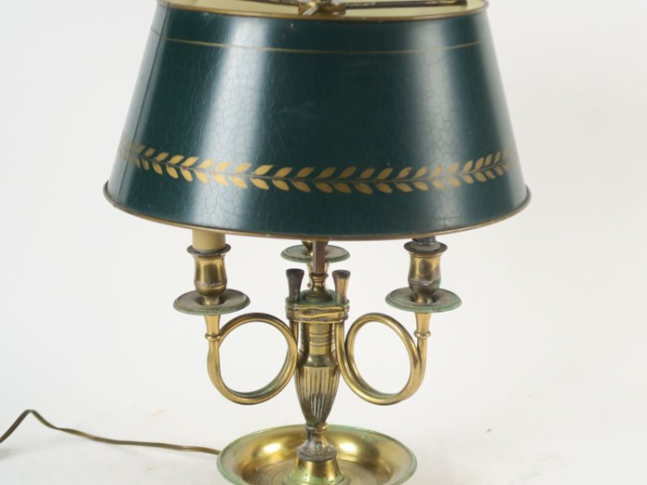 Lampe bouillotte XIXème en bronze et tôle verte à décor de frise de la