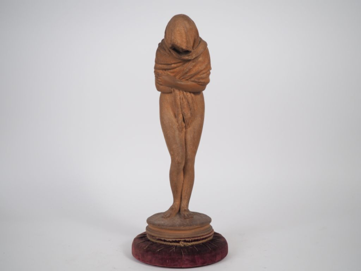 HOUDON (d'après). "L'hiver". Sculpture en terre cuite d'édition, sur u