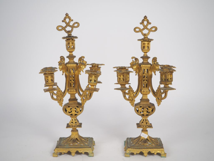 Paire de candélabres Napoléon III de style Renaissance à décor ajouré 