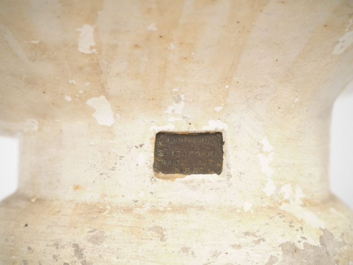 Ecole française fin XIXème - début XXème. "Buste de femme au chignon".