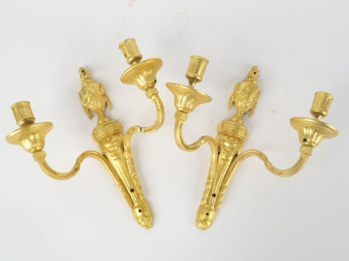 Paire d'appliques doubles de style Louis XVI en bronze doré à décor de