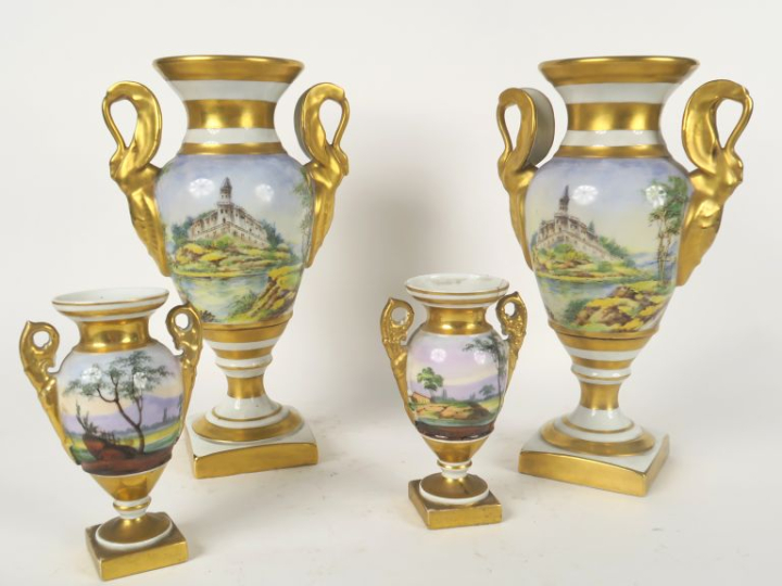 Garniture de cheminée Napoléon III en porcelaine de Paris à décor de p