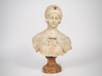 Vente aux enchères Ecole française fin XIXème - début Xxème. "Jeanne d'arc". Buste en alb