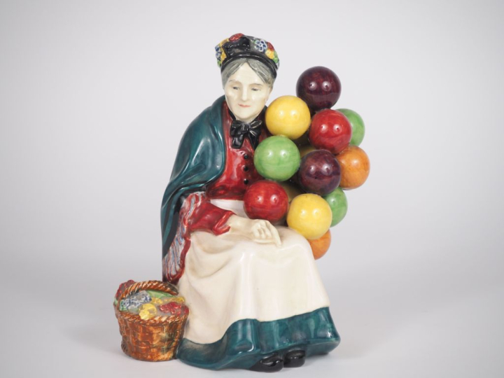 Manufacture Royal Doulton England. "The Old balloon seller". Sujet en 