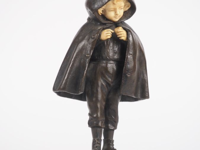 CHOPARD.  "Jeune garçon à la cape" Sculpture chryséléphantine. Signée.