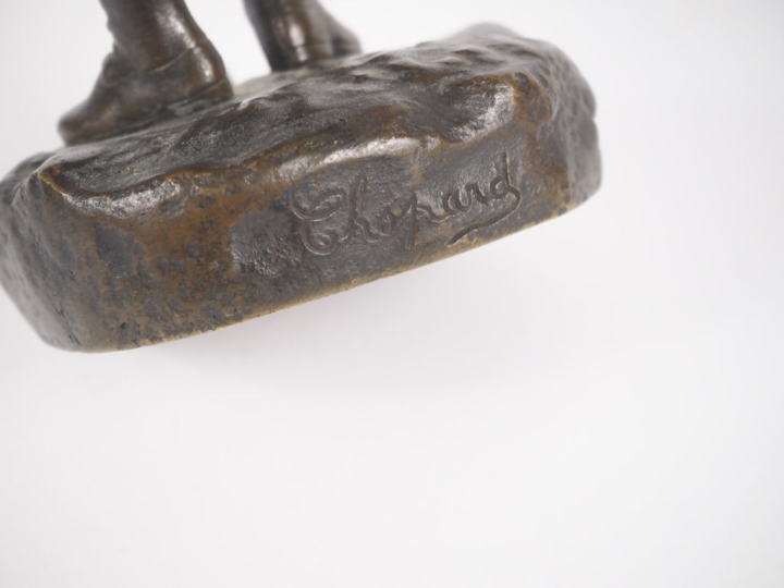 CHOPARD.  "Jeune garçon à la cape" Sculpture chryséléphantine. Signée.