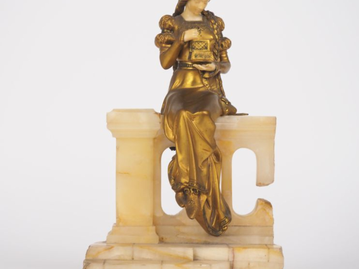 Dominique ALONZO. "Marguerite". Sculpture chryséléphantine sur un socl