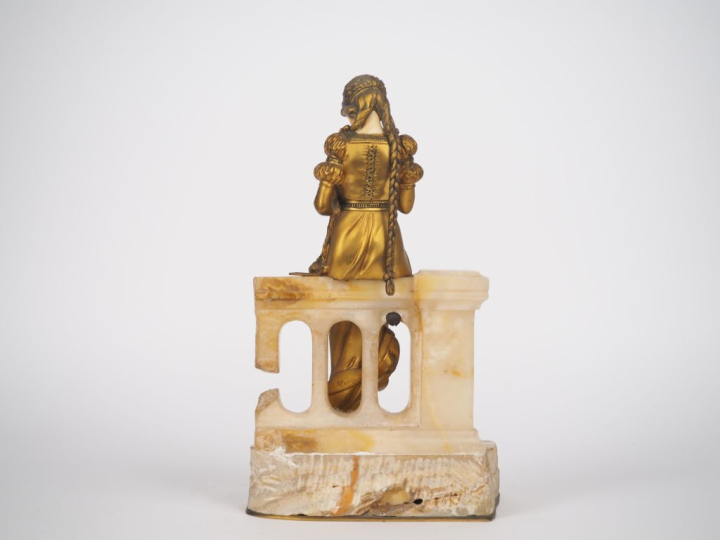 Dominique ALONZO. "Marguerite". Sculpture chryséléphantine sur un socl