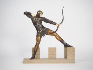 Vente aux enchères P. LE FAGUAYS. "Archer médiéval" Sculpture chryséléphantine. Signée. D