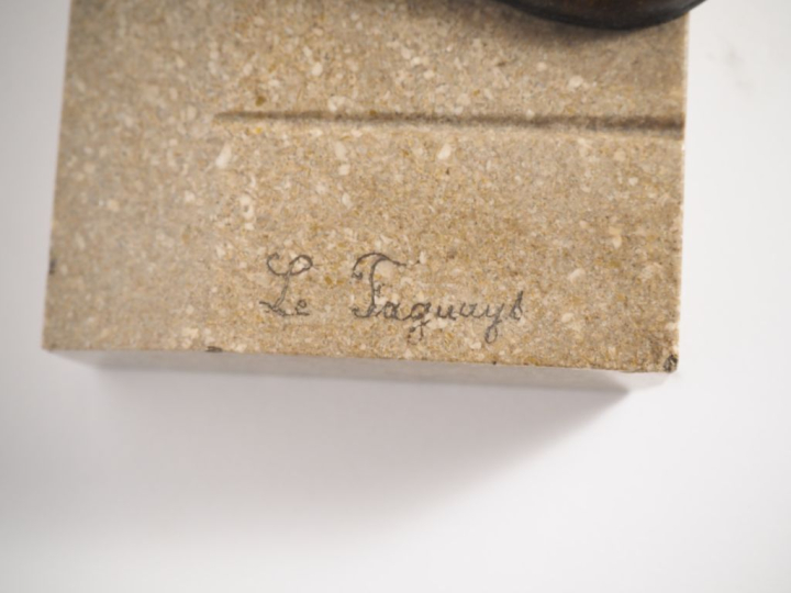 P. LE FAGUAYS. "Archer médiéval" Sculpture chryséléphantine. Signée. D