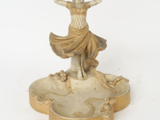 Vente aux enchères ROYAL DUX. Grand vide-poche Art Nouveau en biscuit blanc et doré à déc