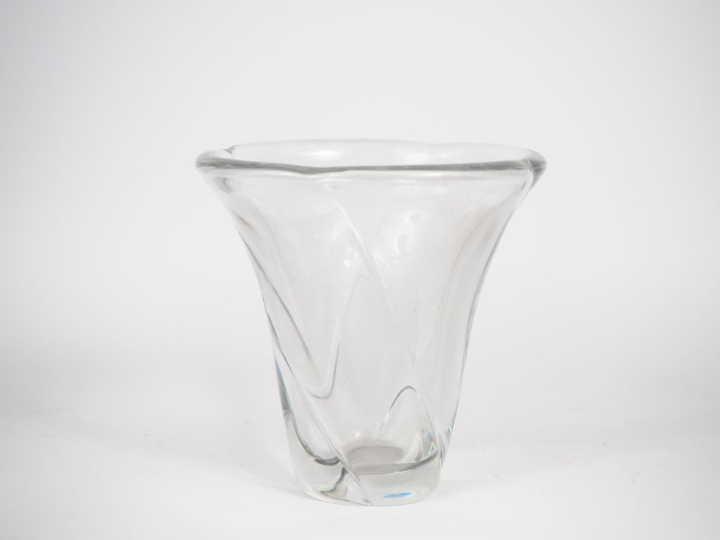 DAUM Nancy. Vase en cristal. Signé. Dim. 28 x 28 cm.