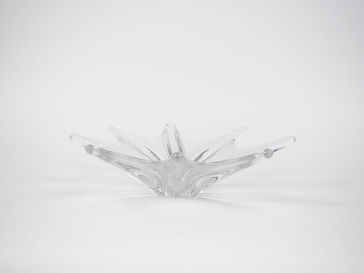 BACCARAT. Grand vide-poches en cristal. Signé. Dim. 10 x 37 cm.