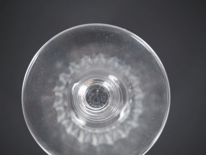 BACCARAT. Partie de service de verres en cristal comprenant 8 verres à