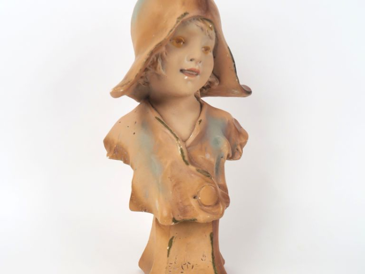 Ecole française début Xxème. "Jeune homme au bonnet". Moulage en plâtr