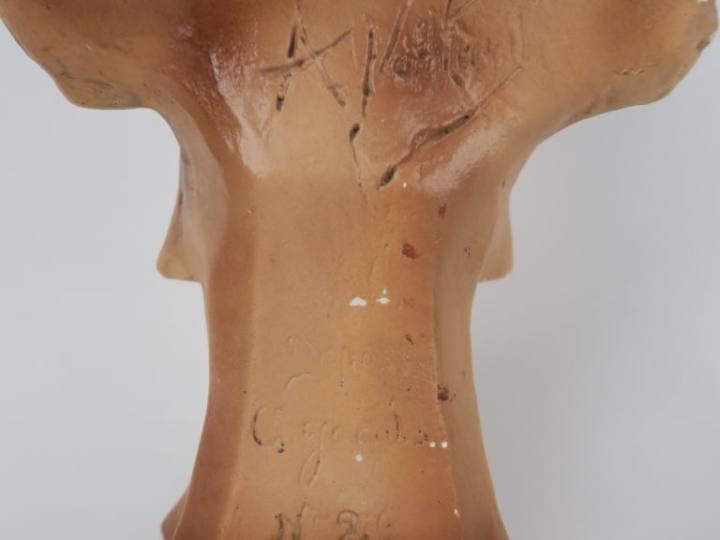 Ecole française début Xxème. "Jeune homme au bonnet". Moulage en plâtr