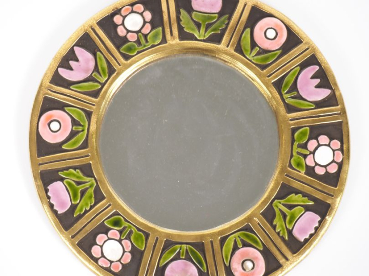 Mithe ESPELT. Miroir circulaire en céramique polychrome à décor de fle