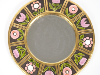 Vente aux enchères Mithe ESPELT. Miroir circulaire en céramique polychrome à décor de fle