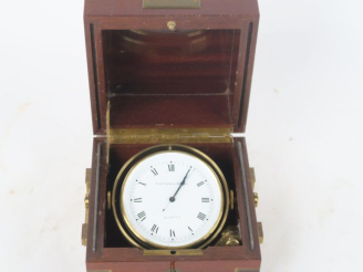 Vente aux enchères VAN CLEEF   ARPELS. Chronomètre de marine en laiton, dans son coffret 
