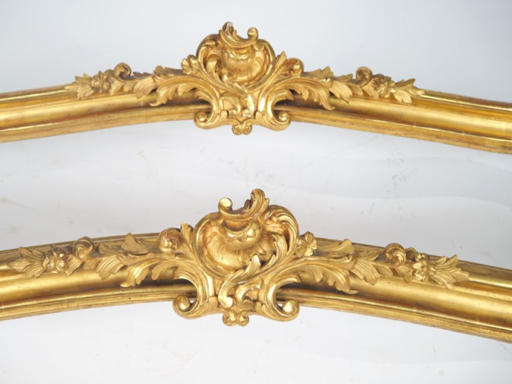 2 cantonnières en bois sculpté, mouluré et doré fin XVIIIème - début X