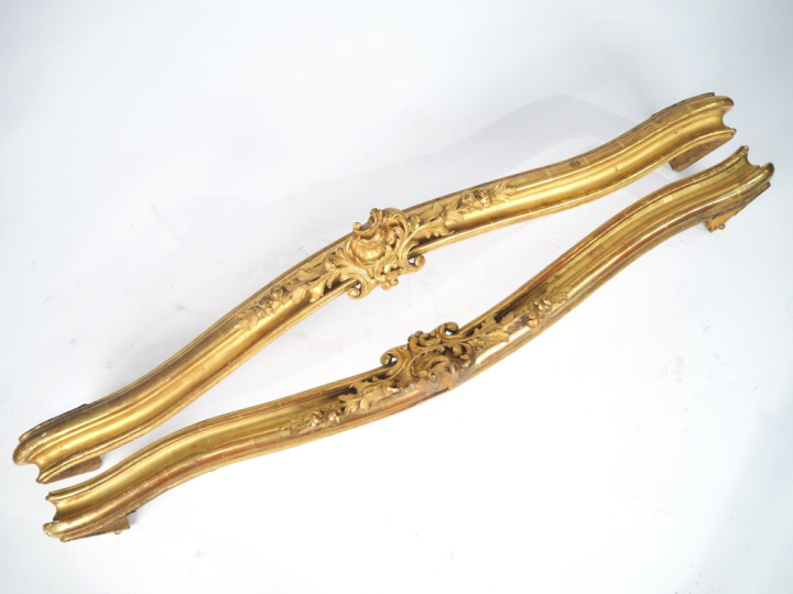 2 cantonnières en bois sculpté, mouluré et doré fin XVIIIème - début X