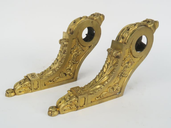 Paire d'embrases de style Louis XVI en bronze doré à décor de feuilles