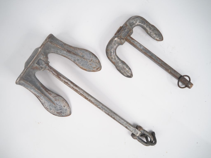 2 ancres de marine H. 81 cm H. 54 cm